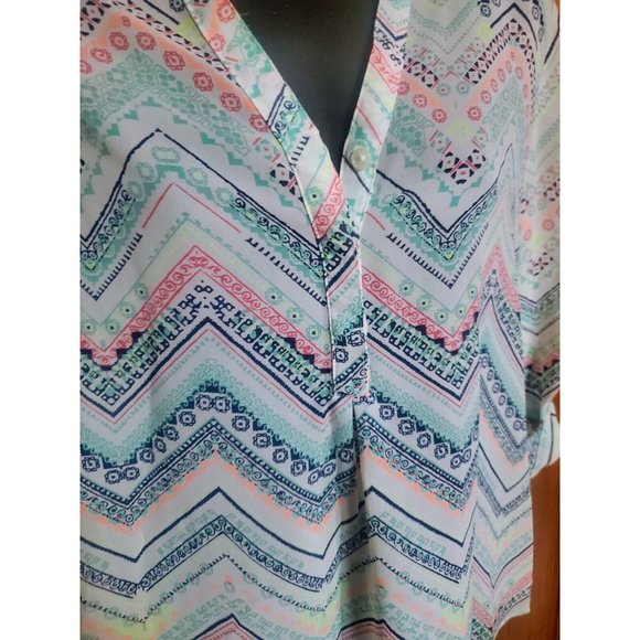 Maurices Tab Sleeve Blouse Top Multicolored Flowy V-Neck Button Shirt Size S - Picture 3 of 7